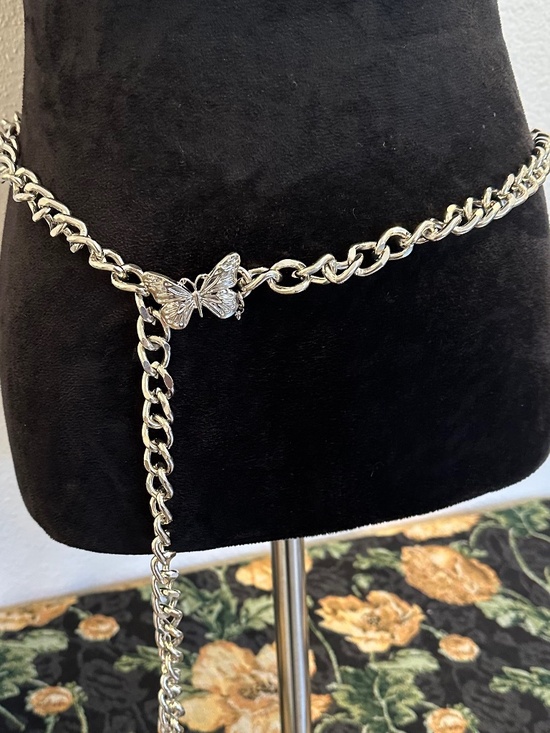 Juicy Couture Accessories - Juicy Couture silver chain butterfly clasp belt. NWT. M/L